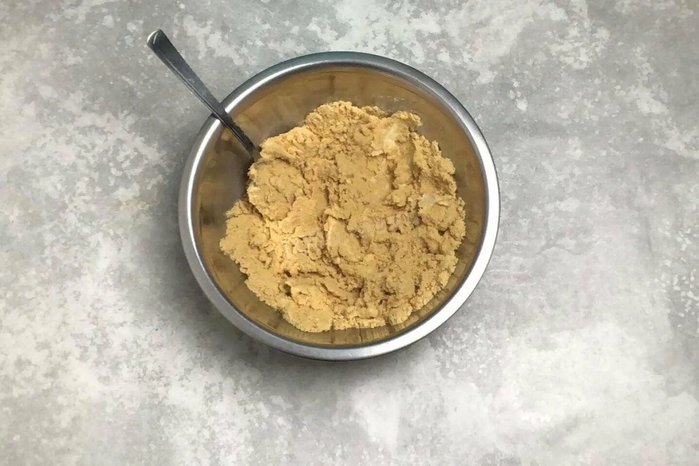 Торт на сковороде со сгущенкой. Торт из печенья и бананов без выпечки. Тортик с печеньем без выпечки. Рецепт минутки со сгущенкой. Рецепт минутки со сгущенкой.