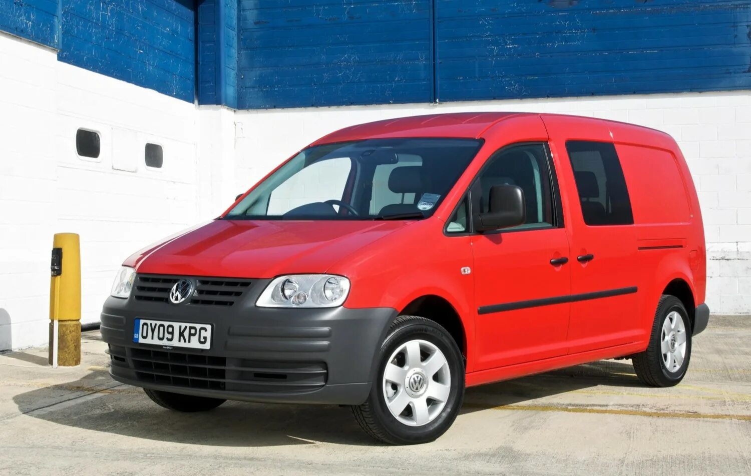 Volkswagen maxi. Фольксваген Кадди Комби. Volkswagen Caddy Грузопассажирский. Фольксваген 2к Кадди Комби. Кадди Комби макси.