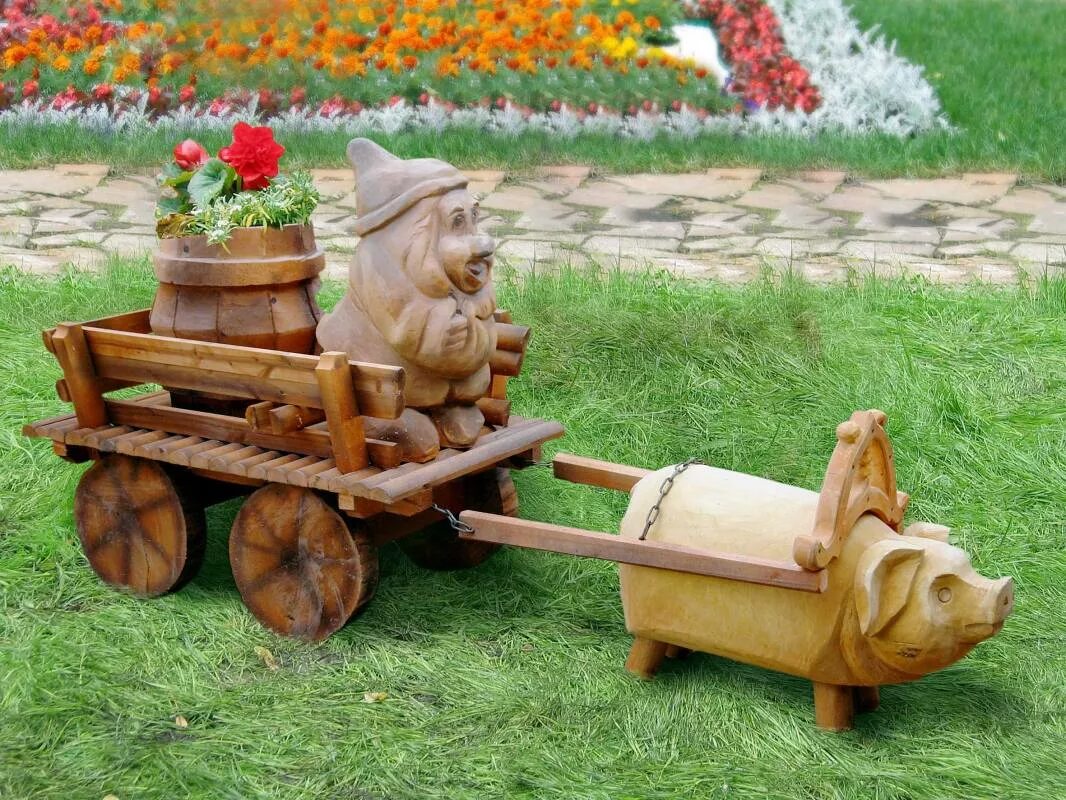 Поделки из дерева для сада. Телега декоративная для сада. деревянные поделки для сада. тележка декоративная для сада. деревянные фигуры для сада.