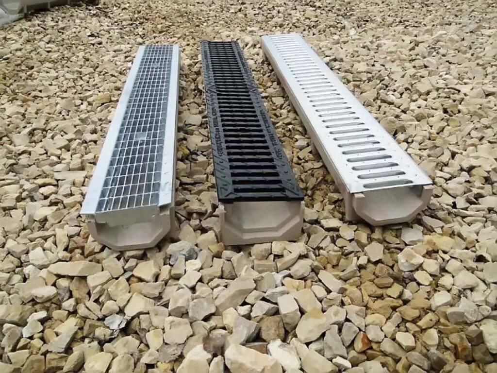 Решетка ливневая 130х490. Водоотводных лотков с чугунной решеткой 400х400. Дождеприёмник пескоулавлевитель. Решётка 600 чугунная для ливнёвки. Ливневые решетки для дома.