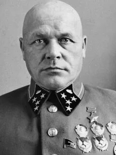 В 1941 командовал