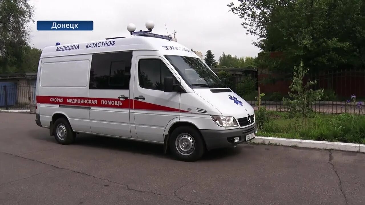 Машина скорой помощи в днр. Скорая донецк. Машина скорой помощи в днр. Скорая днр мариуполь. Медична допомога машина.
