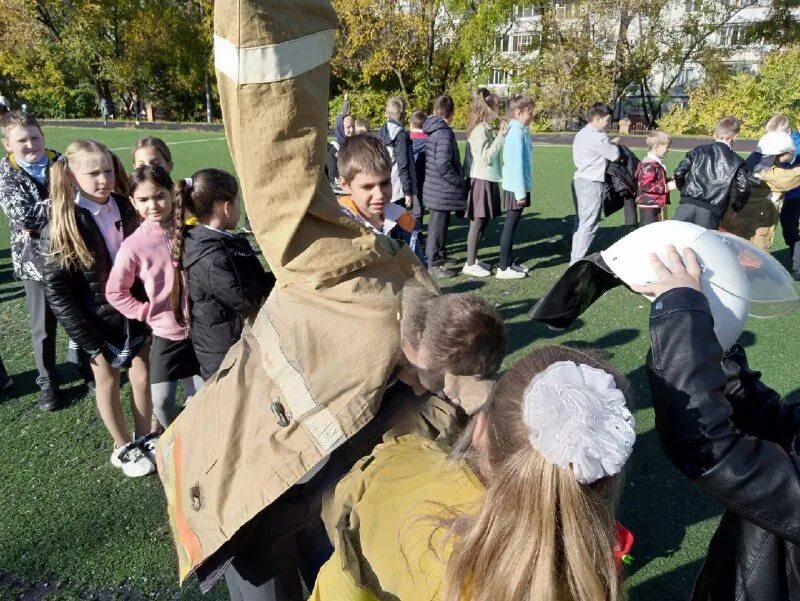 77 школа хабаровск. Школа 77 владивосток. Школа 77 рязань. Школа 77 ижевск. Школе №77 в хабаровске.