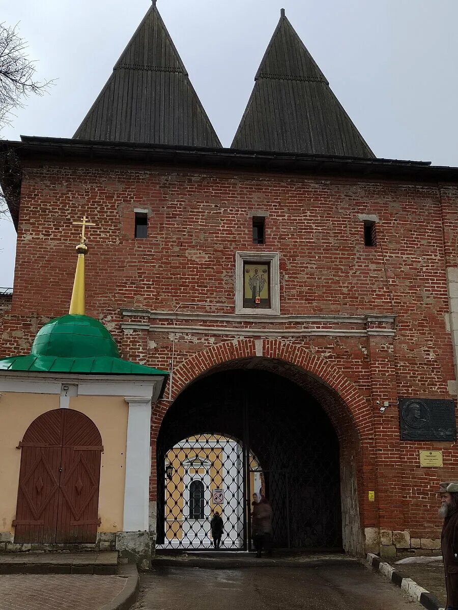 Музей кремля отзывы. Зарайский Кремль Зарайск. Зарайский Кремль (музей). Никольская башня Зарайского Кремля. Зарайский Кремль Коломна.