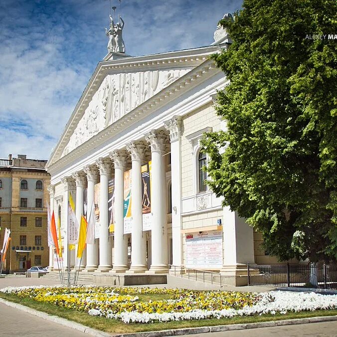 Театр на площади ленина воронеж. Фасад театра оперы и балета воронеж. Театр оперы и балета воронеж ленина 7. Здание театра оперы и балета воронеж. Здание оперы и балета воронеж.