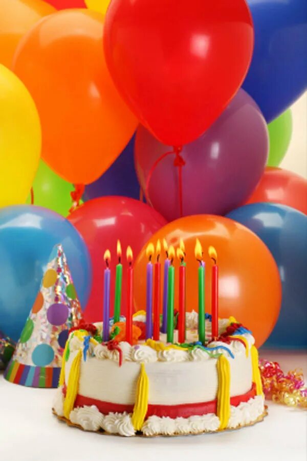 Праздничный торт и шары. С днём рождения шарики. Красивые шары на день рождения. Шары на торте.