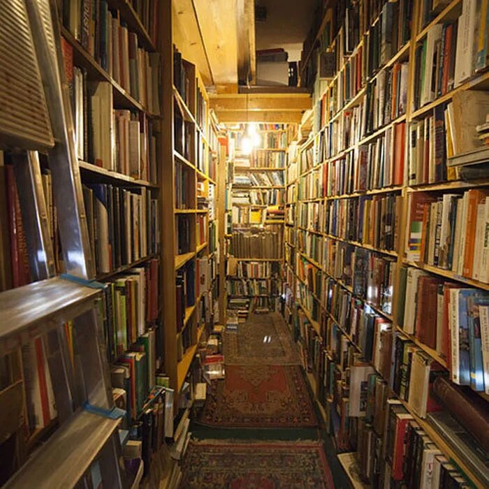 Поставить library. Библиотека 1200. Книжный Англия внутри. Edinburgh book. Photo Oxford Blackwell's Bookshop.