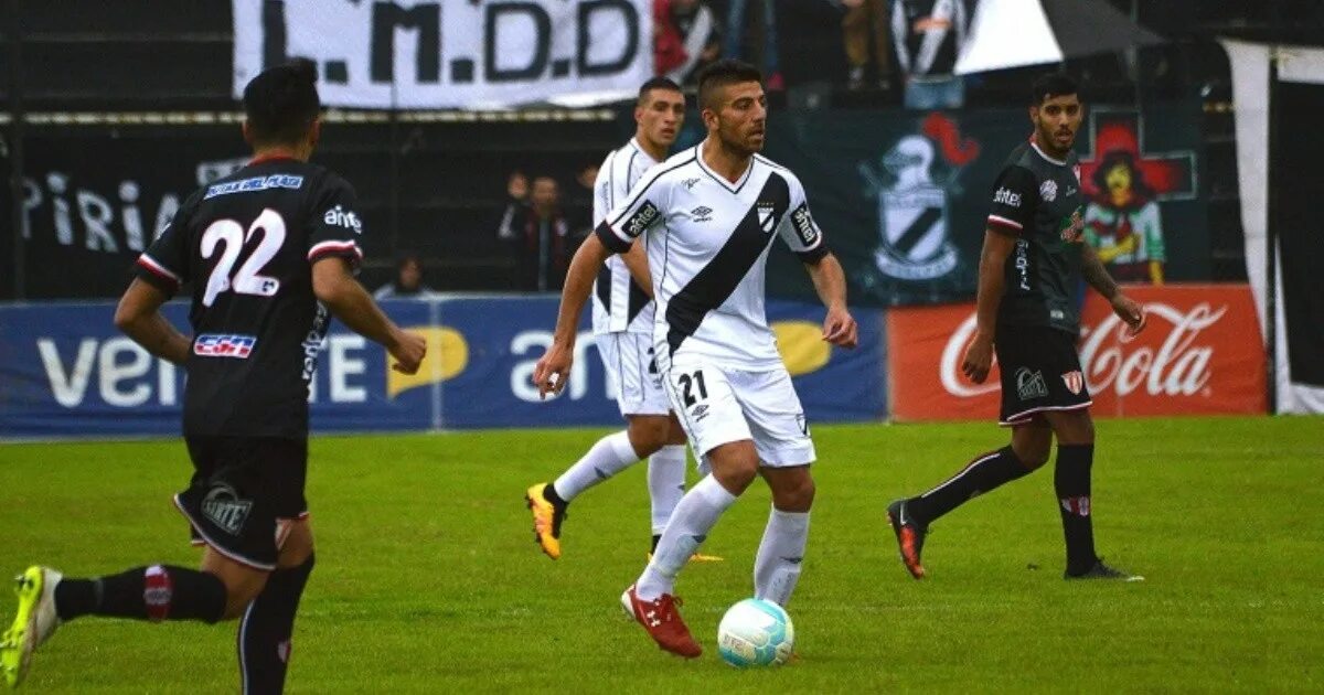 Danubio FC. Hernani 1642, 11400 Монтевидео. Альбион Монтевидео, командное фото. Perez castellano Монтевидео фотографии.