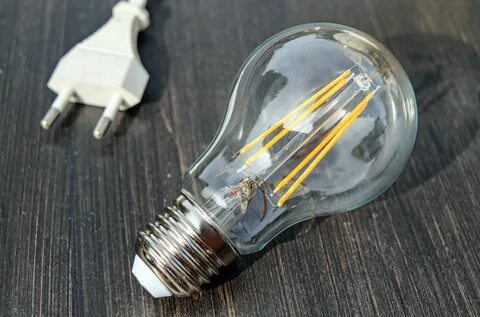 В магазин поступают электрические лампочки