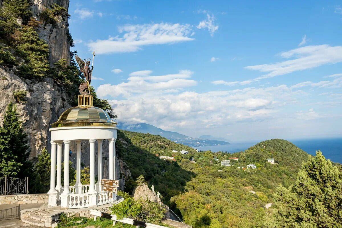 Восход крым ялта. Солнечные дни ялта. Царская тропа в ялте. Гурзуф набережная вечером. Царская тропа в ялте.