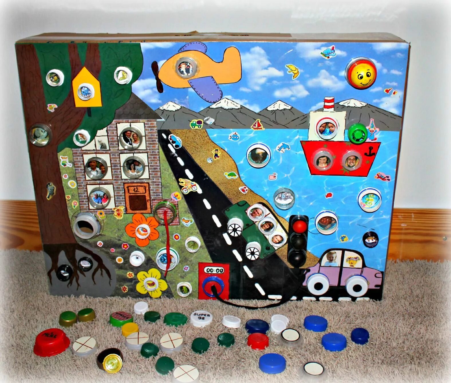 Игрушки бизиборды для малышей. Развивающие игрушки для детей 2 лет. Самодельные игрушки для детей. Самодельные развивающие игрушки. Фетровый коврик для детей.