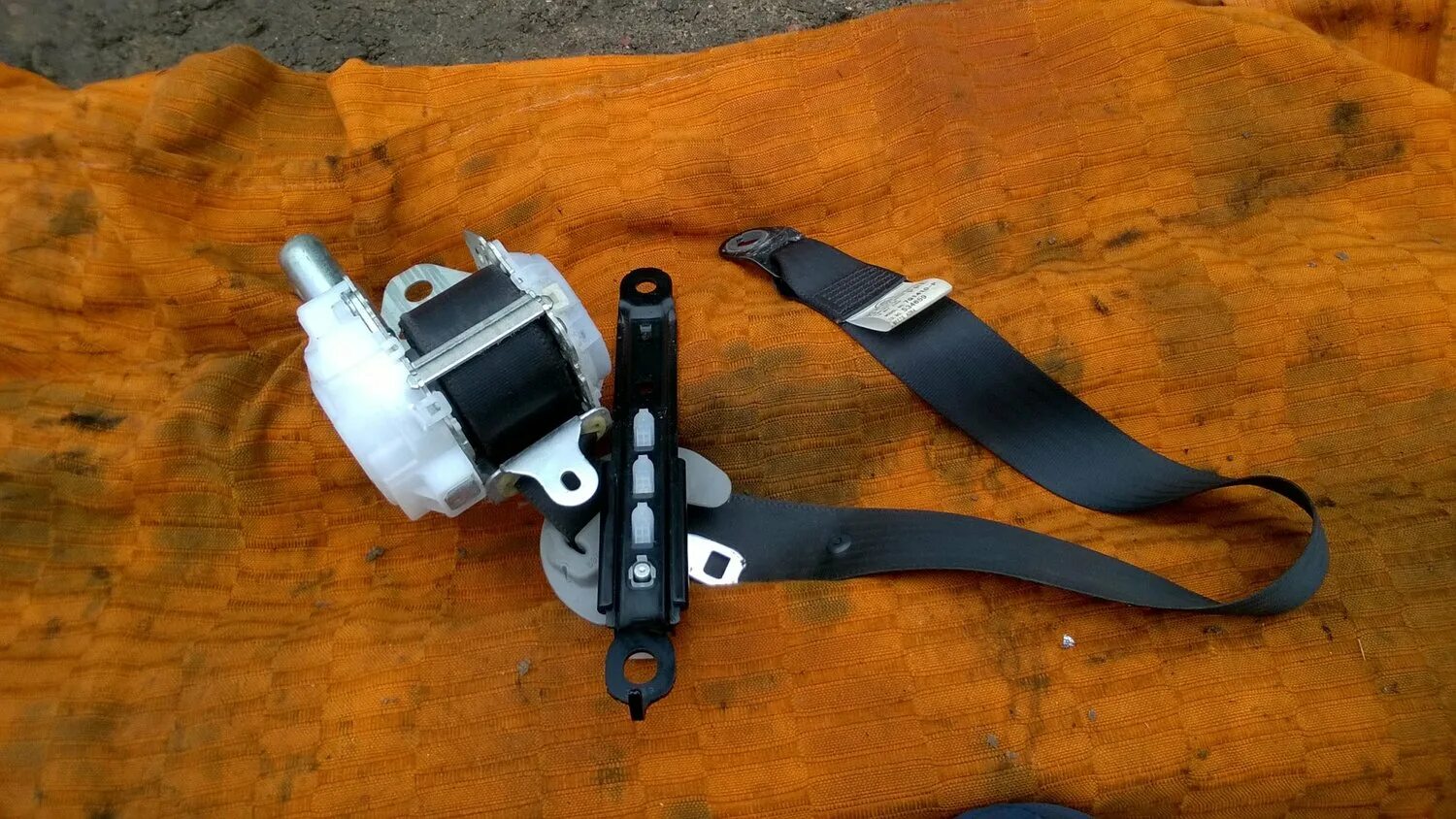 Задние ремни безопасности рав 4. Ремни безопасности на рав 4 2023. Приводной ремень генератора 2gr fe. Верхний ремень безопасности рав 4. Ремень безопасности правый передний рав-4 2004 года.