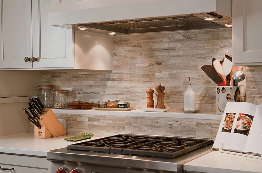 Как красиво сделать фартук на кухне. Плитка backsplash мрамор. фартук для кухни из плитки. плитка для кухни на фартук. красивый фартук для кухни из плитки.