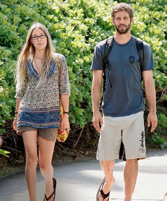 Пол уокер жена. Пол уокер фото с женой. Пол уокер и джордана брюстер встречаются. Пол уокер жена. Джордана брюстер с полом уокером.