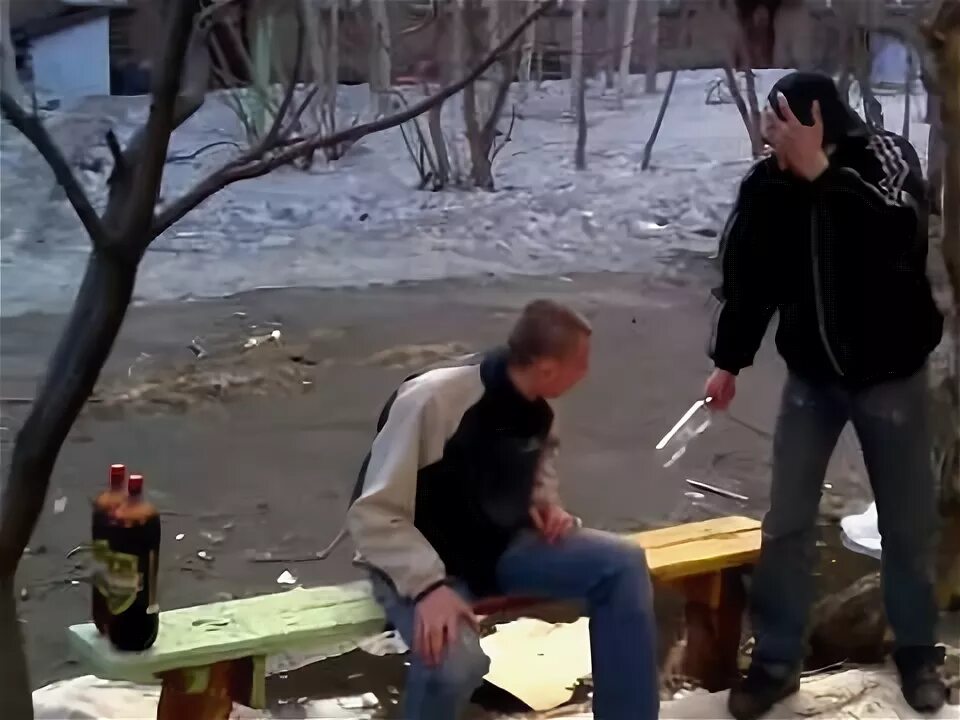 Бутылкой по голове
