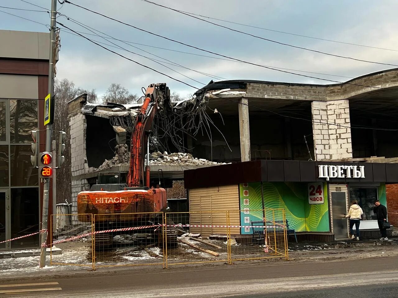 Снос тц мир. Незаконное строительство. незаконная стройка. пожар в тц на бауманской. снос домов.