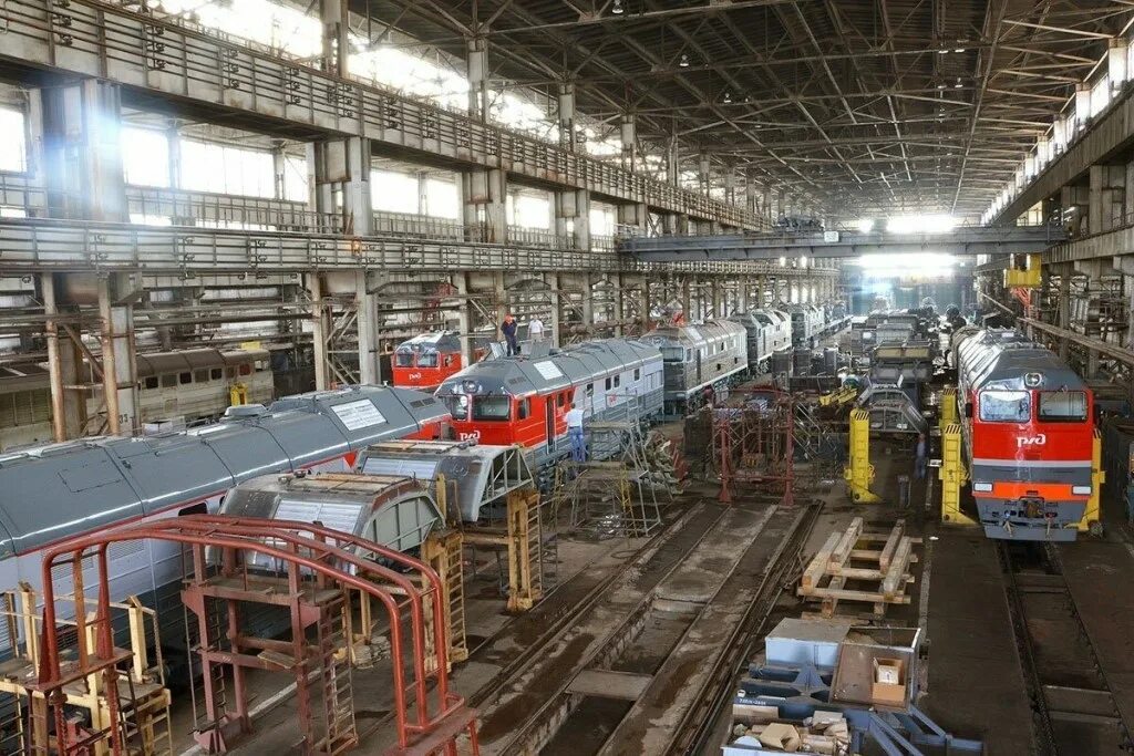 Чугунно литейный завод луганск. Алчевск коксохим доменные печи. Предприятия луганска. Луганский завод трубопроводной арматуры «маршал». Предприятия луганска.