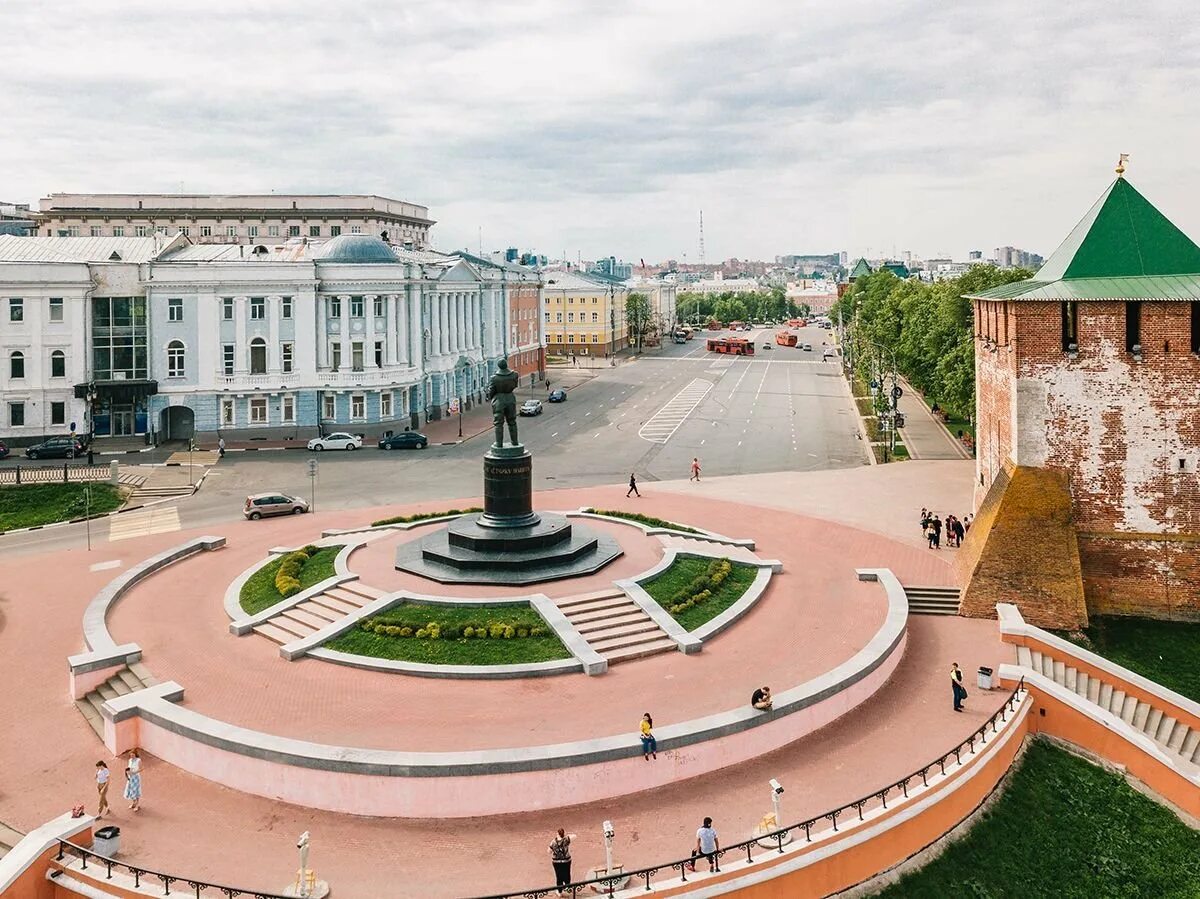 Арка нижний новгород. Памятник Валерию Чкалову памятники Нижнего Новгорода. Площадь Чкалова Нижний Новгород. Сквер Чкалова Нижний Новгород. Площадь Горького Нижний Новгород 2022.