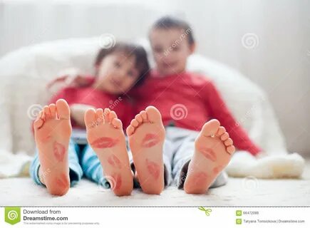 Children shelves feet