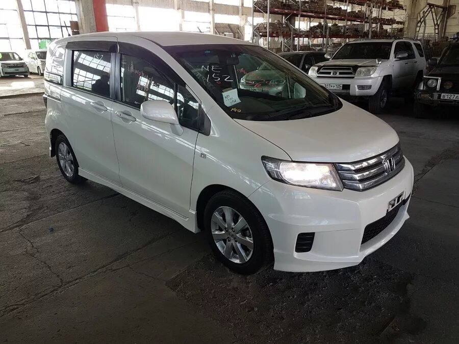 Honda freed Spike. Хонда Спайк 2010 года. Honda freed 2010. Хонда Фрид Спайк 2010. Купить тойота хонда