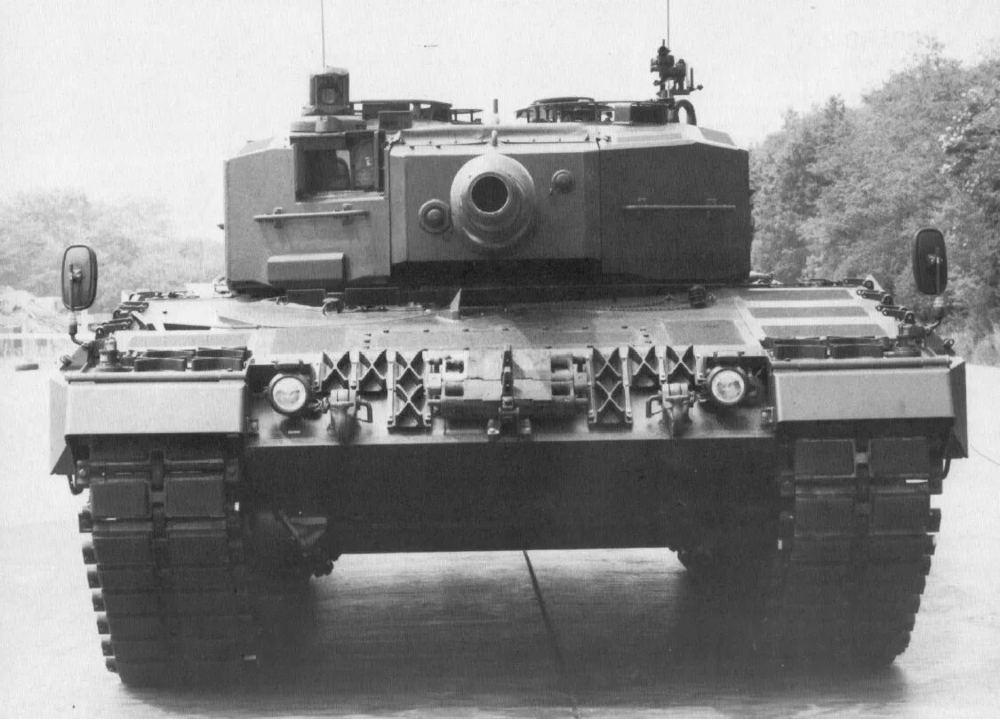 Tiyk-Leo 2a4. Леопард 2 1979. Leopard 2, 1978. Траки леопард 2. Стндлео 2.3