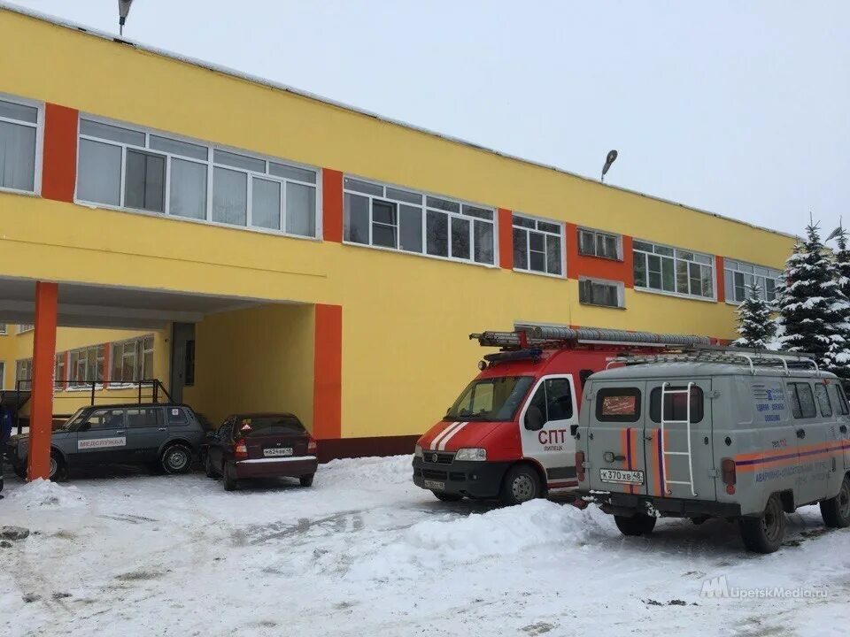Школа й 35. 96 школа кемерово. Школа 35 краснодар. Школа 35 курск. Набережные челны школа сош 35.