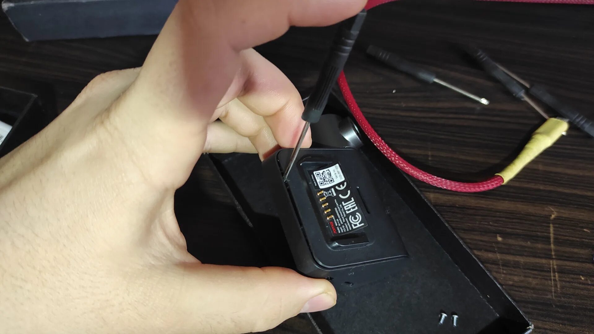 Экран мио с335. Вздулась батарейка видеорегистратор. Видеорегистратор включается и сразу выключается причина. Видеорегистратор включается и сразу выключается. Включается выключается видеорегистратор.