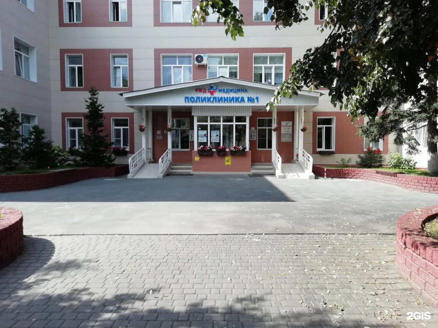 Пр. Строителей 14 барнаул поликлиника. Барнаул улицы строители 14. Квадро-интерьер барнаул проспект строителей 14а. Алтайский край барнаул молодёжная улица 20 ржд-медицина.