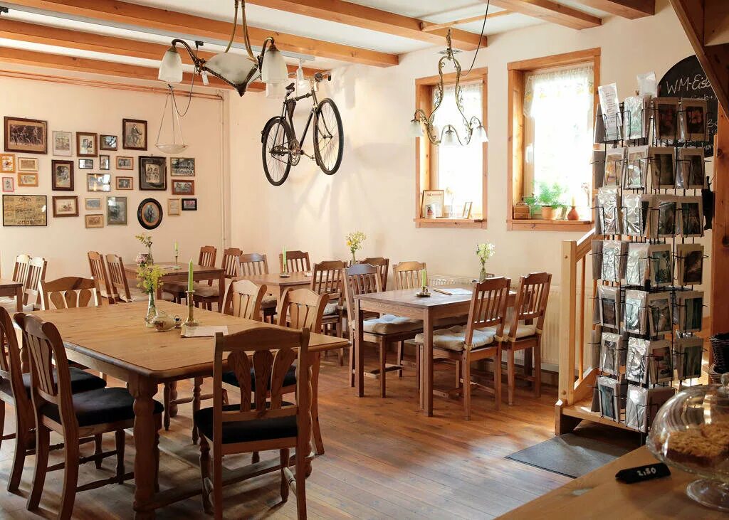 закусочная в германии. линдерхоф пиво. кафе в немецком стиле. кофейня германия. немецкое кафе в берлине.