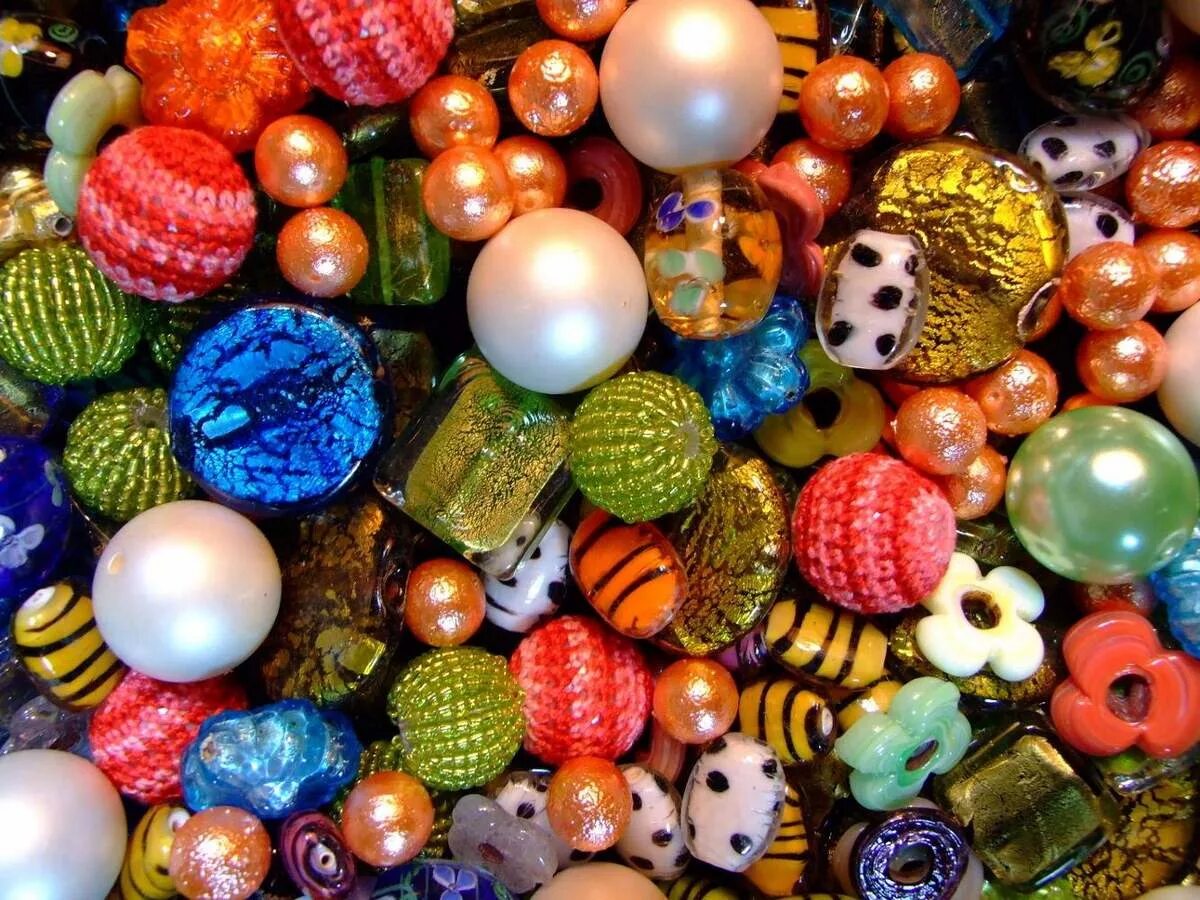 Разные бусины. Бусины. Бусы разноцветные. Разные бусины. Бисер разноцветный.
