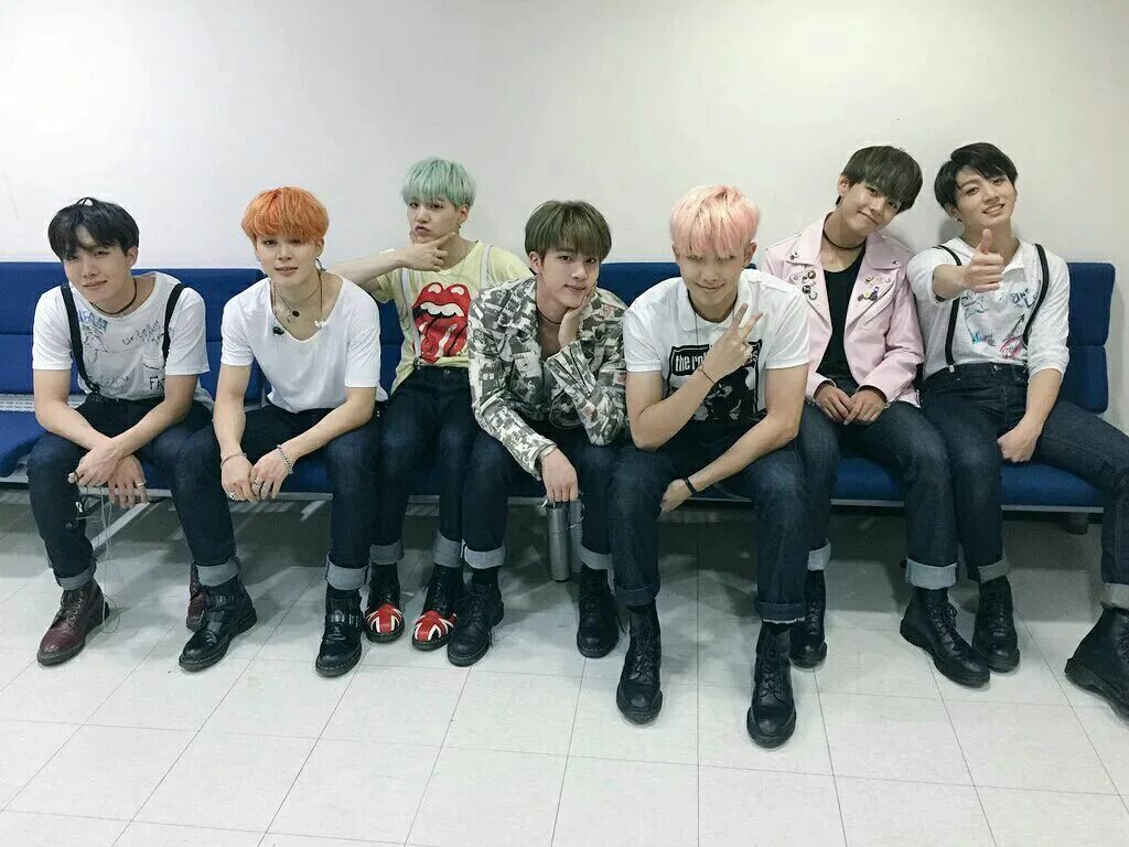 Bts мальчик. Корейская группа бтс. группа bts участники. группа бтс участники фото. втс корейская группа вигуки.