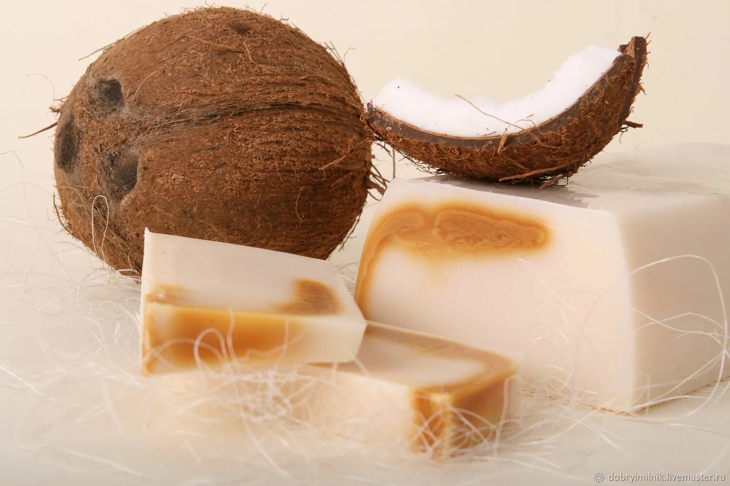 Кокос и шоколад отдушка. Мыло кокос. Кокос 100 гр. Мыло кокос. Мыло кокос.