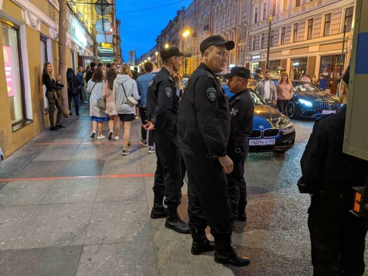 Почему так много полиции сегодня