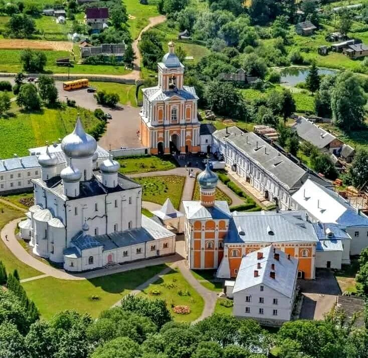 Хутынский монастырь в Великом Новгороде. Варлаамо-Хутынский монастырь. Монастырь Варлаама Хутынского Великий Новгород. Преображенский Варлаамо-Хутынский монастырь Новгородская область. Варлаамо хутынский монастырь сайт