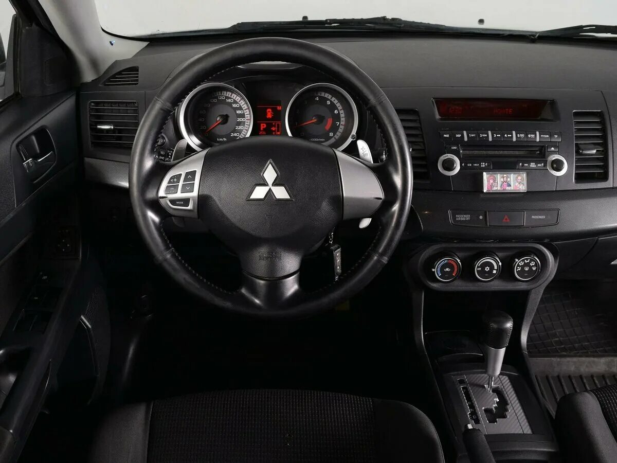 Почему на лансере 10. Lancer 10 салон. Mitsubishi Lancer 10 Interior. Лансер 10 салон. Mitsubishi Lancer 10 салон.