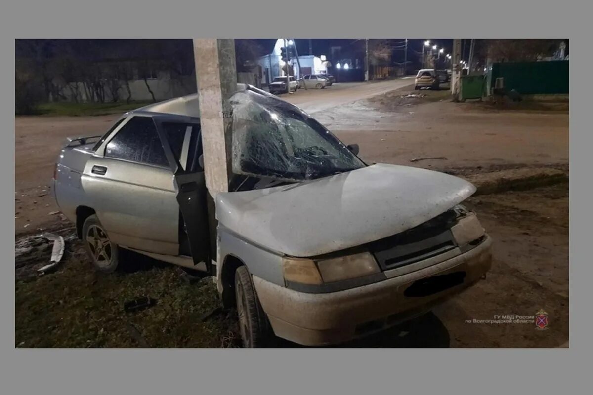 Авария в михайловке волгоградской области. Машину намотало на столб. ДТП Михайловка Волгоградская область. ДТП В Михайловке Волгоградской.