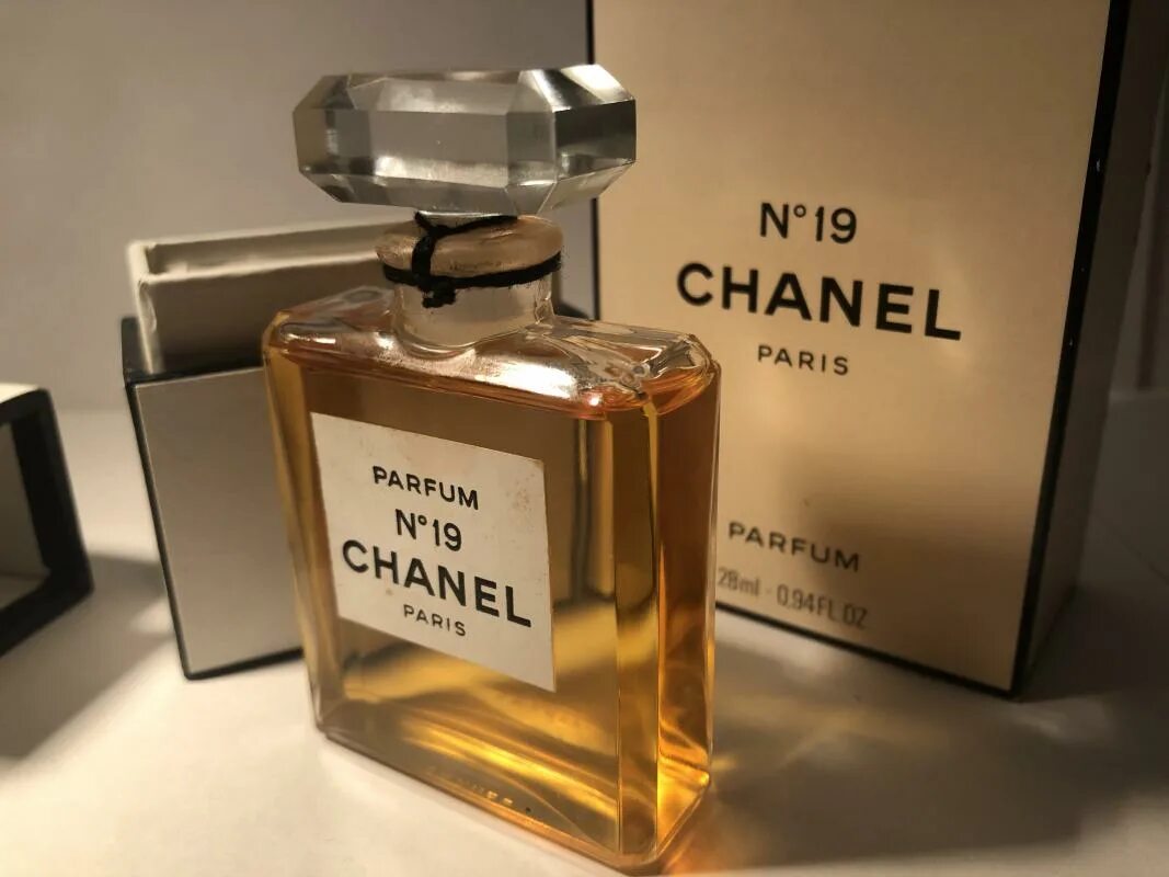 Шанель 5 духи 28 мл. Шанель 19 духи 28 ml. Chanel 19 духи Винтаж. Шанель номер 19 Парфюм.