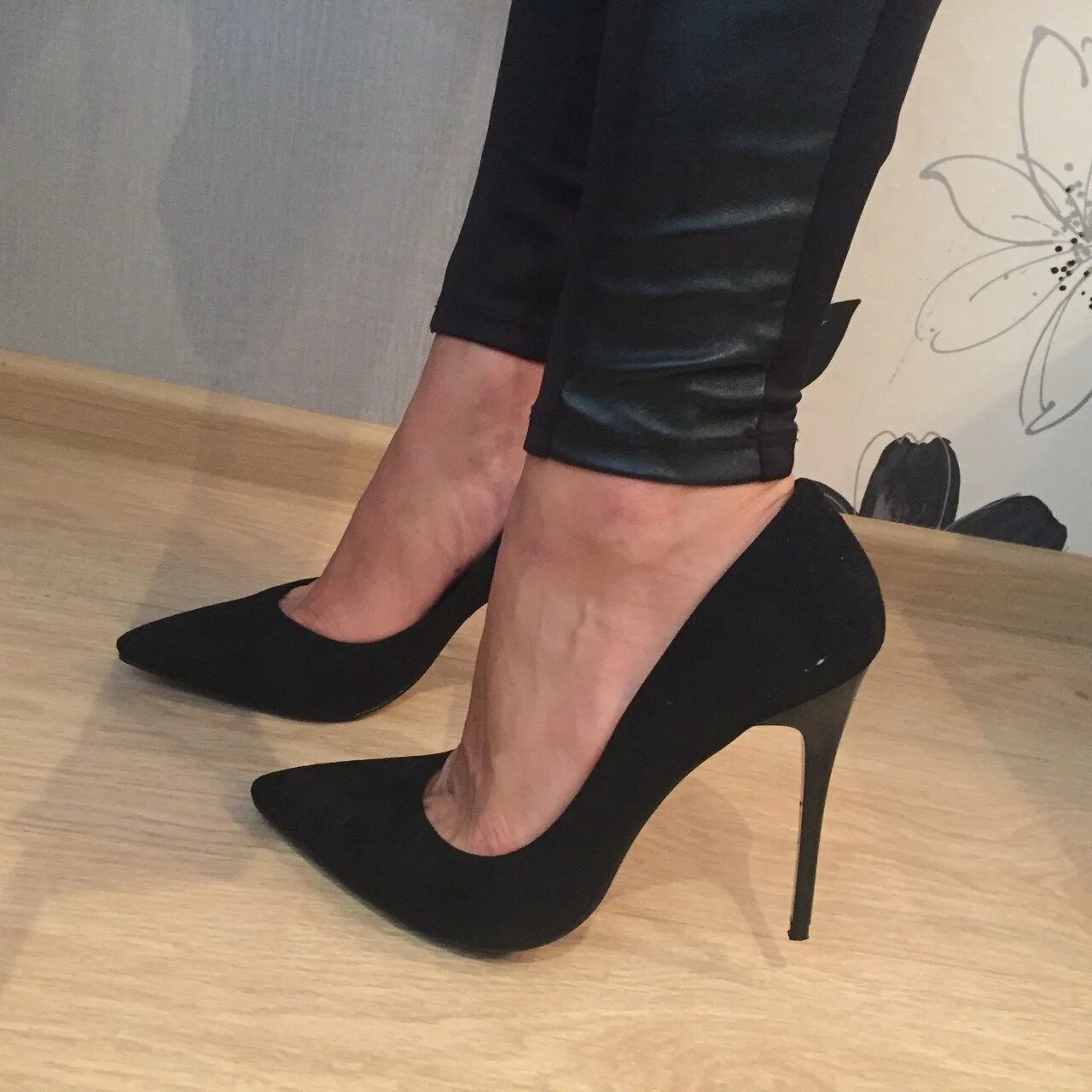 Туфли с красной подошвой. Дом каблук. Домашние каблуки. Дом каблук. Туфли со складным каблуком.