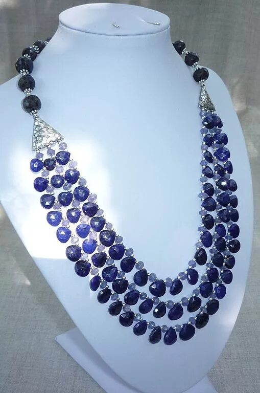 Танзанит бусы. Колье из танзанита. Колье серебро. Бусы из танзанита натурального. Бусы из танзанита.