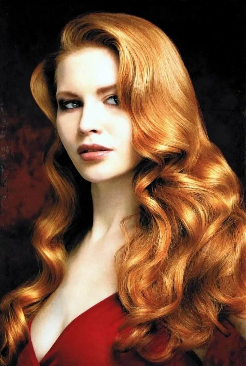 Золотые волосы. Рыжие волосы. Длинные рыжие волосы. Девушка с золотыми волосами.