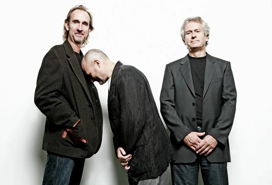 Turn it on genesis. Genesis band. фил коллинз генезис. группа дженезис фил коллинз. солист genesis.