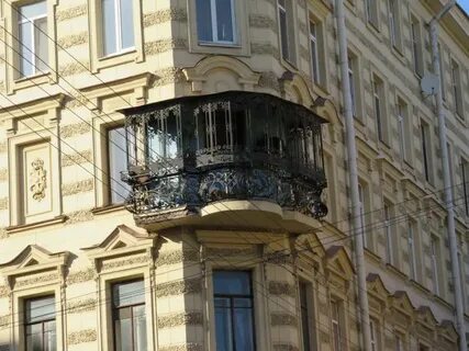 Дом с одним балконом в петербурге