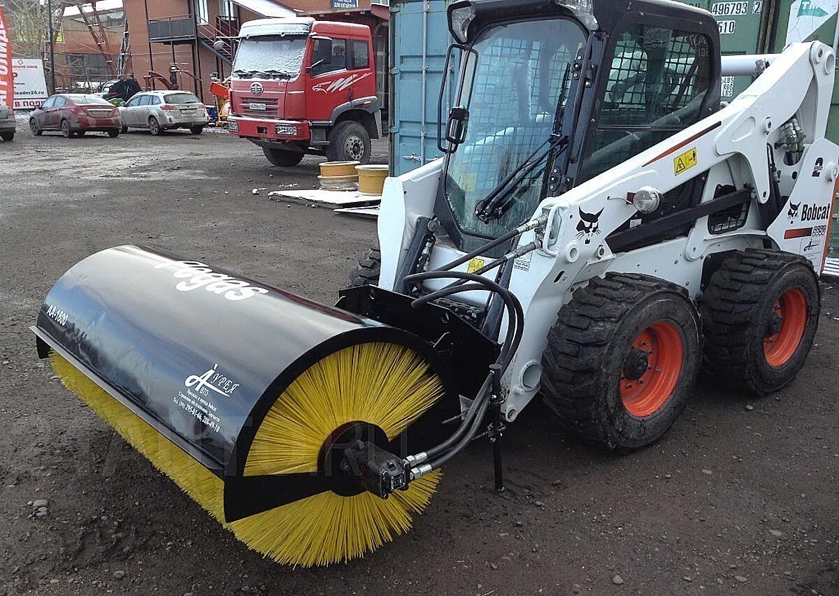 Bobcat 530. Погрузчик Bobcat s530. Щетка на Bobcat s530. Бобкэт 530. Щетка Bobcat s650.