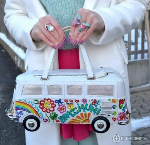 Сумка в автобусе. Дизайнерская сумка с автобусом. Fashion Garage сумка автобус. Сумка Braccialini с котом моряком 2013 года.
