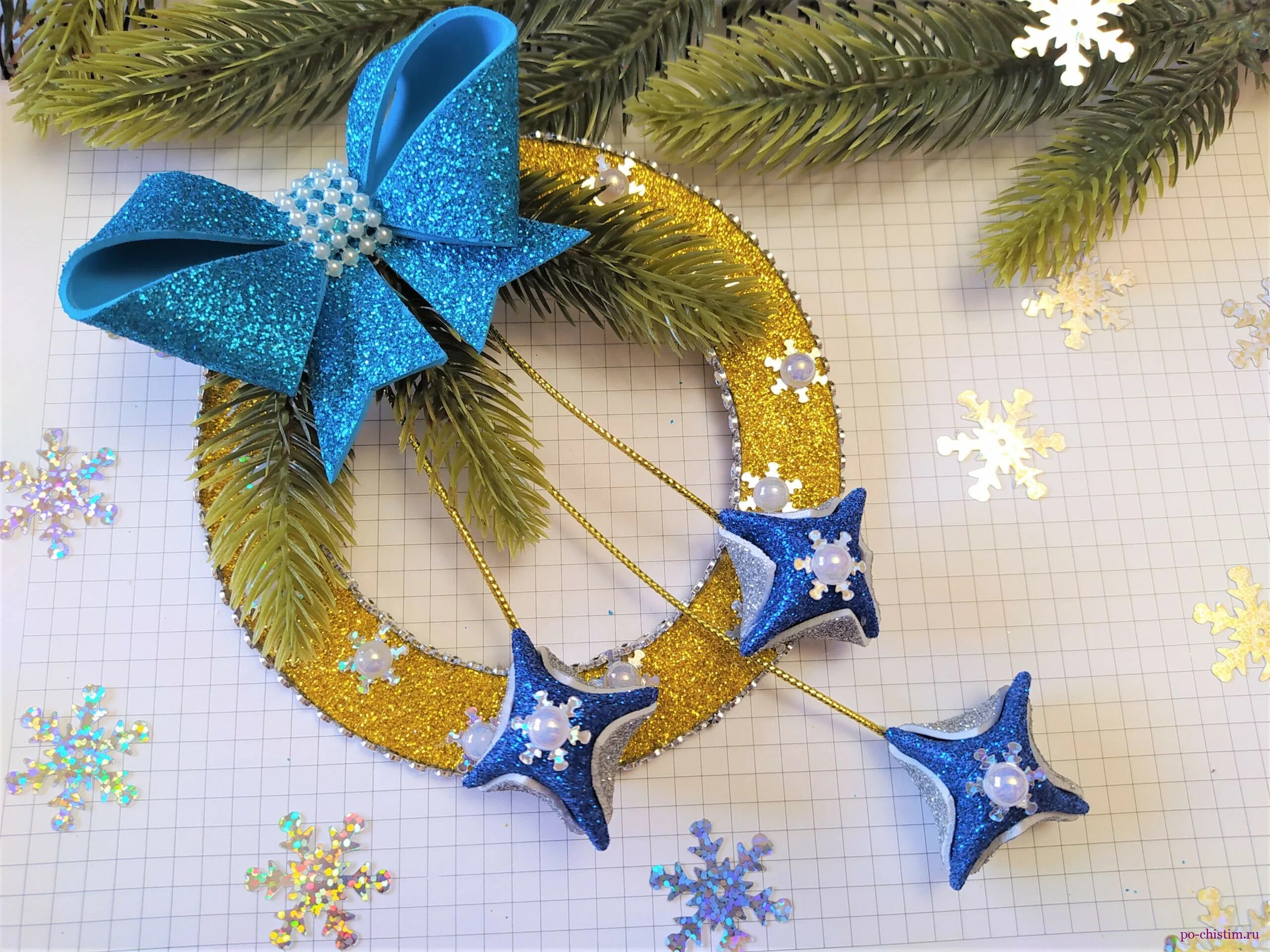 новогодний венок из фетра. новогодние веночки из фетра. магнитики из фоамирана на новый год. новогодние идеи из фоамирана. новогодниеиподеоки из фомирана.