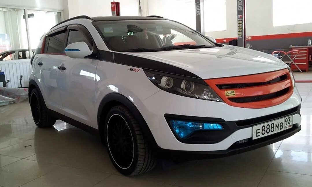 Аксессуара спортейдж. Kia Sportage 2013 Tuning. Киа Sportage 3 Tuning. Тюнинг Киа Спортейдж 3. Тюнинговые Киа Спортейдж 3.