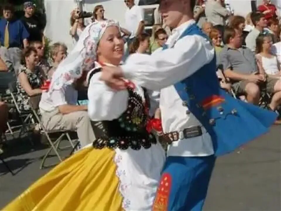 Бюнад норвегия и национальный головной убор. Польский национальный костюм. Польки женщины. Польский народный костюм женский. Красивые полячки.