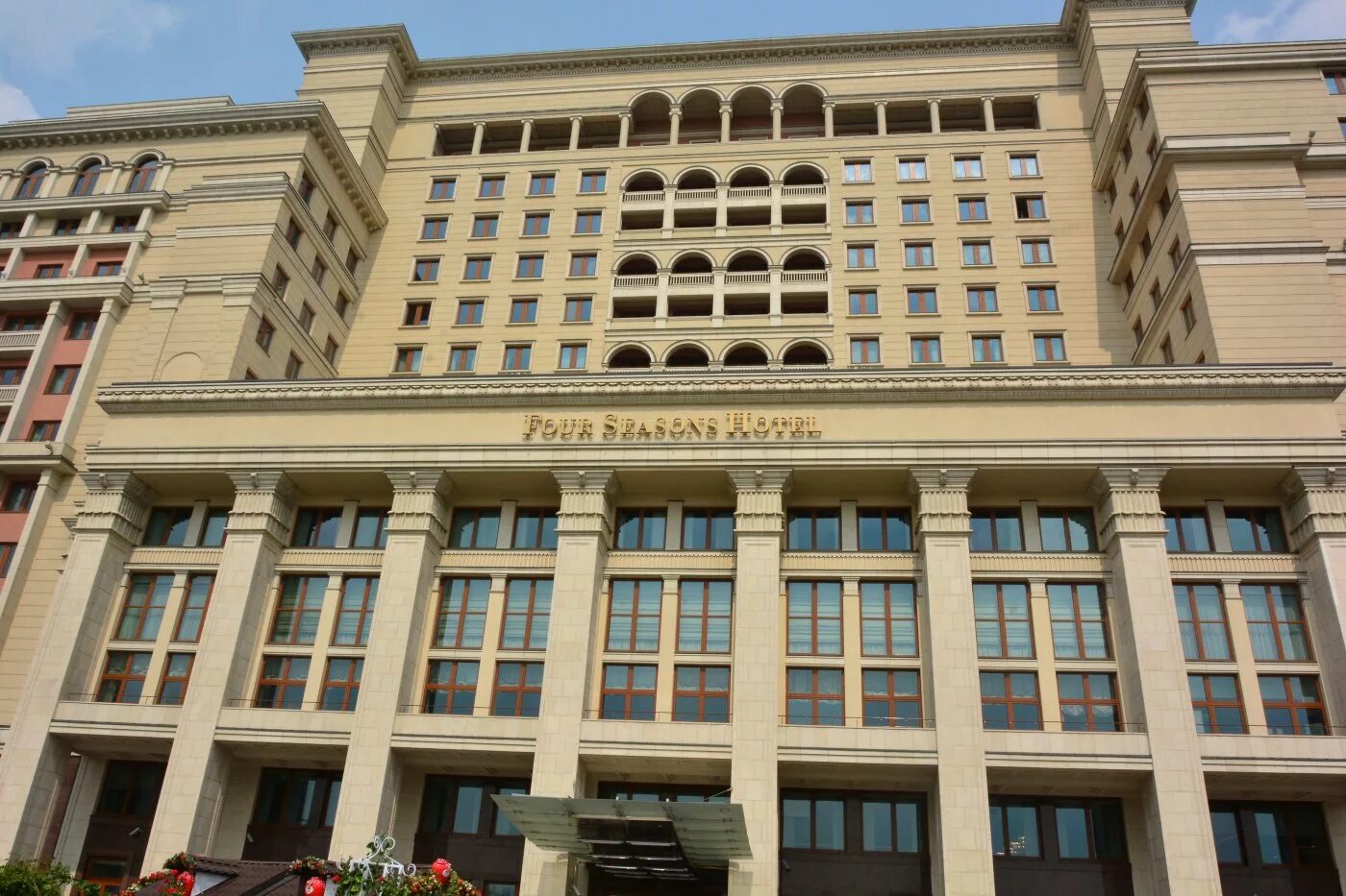 гостиница 4 seasons москва. отель four seasons в москве. гостиница four seasons москва. Four seasons hotel moscow, москва. охотный ряд 2 four seasons.
