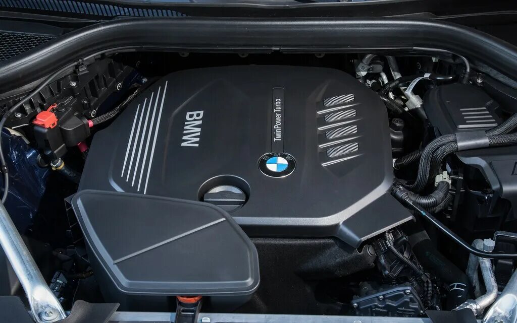 Моторы бмв х3. BMW x3 моторный отсек. BMW x3 xdrive20d. Мотор BMW x3 g01. BMW x3 под капотом.