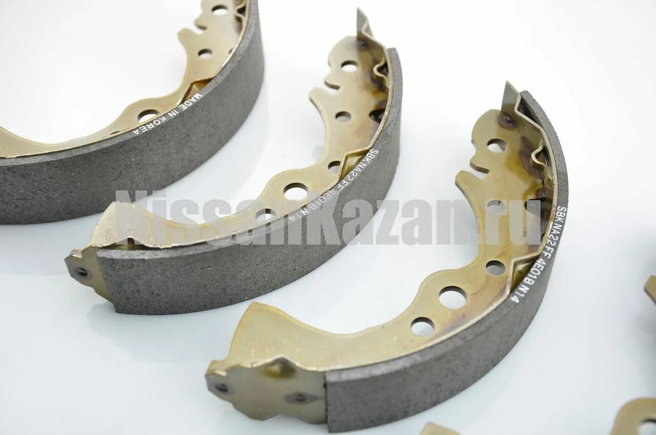 Задние колодки альмера классик. Nissan almera g15 задние колодки. Колодки тормозные задние альмера. Задние тормозные колодки ниссан альмера классик b10. Akebono nr2037.